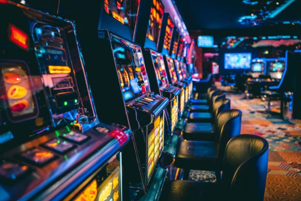 bennyqt Sic Bo lobby showing multiple active tables with bet ranges