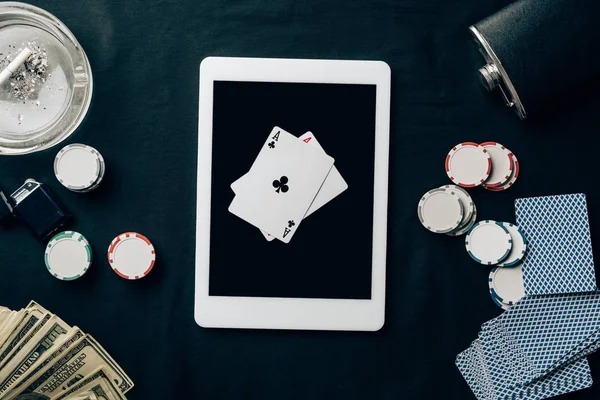 bennyqt Super Sic Bo table showing expanded bonus bet grid and live dice shake